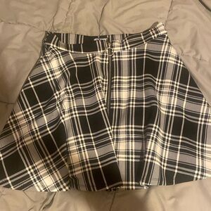 Hot topic small medium black and white plaid skirt with zipper